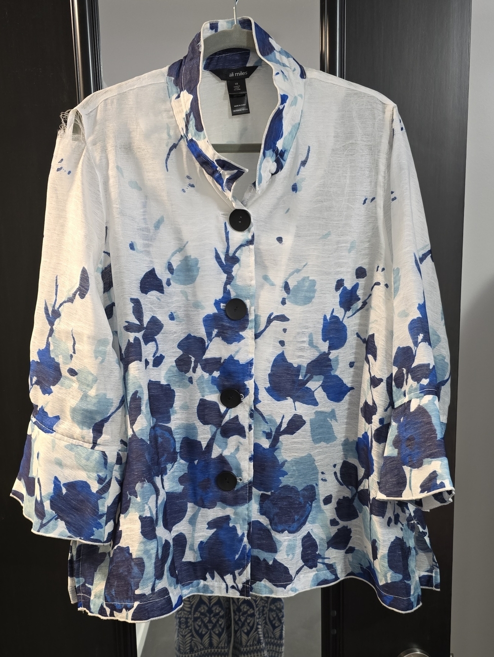 Ali Miles 1X Gorgeous Semi Sheer Ethereal Blue&White Floral Blouse (Flaw)